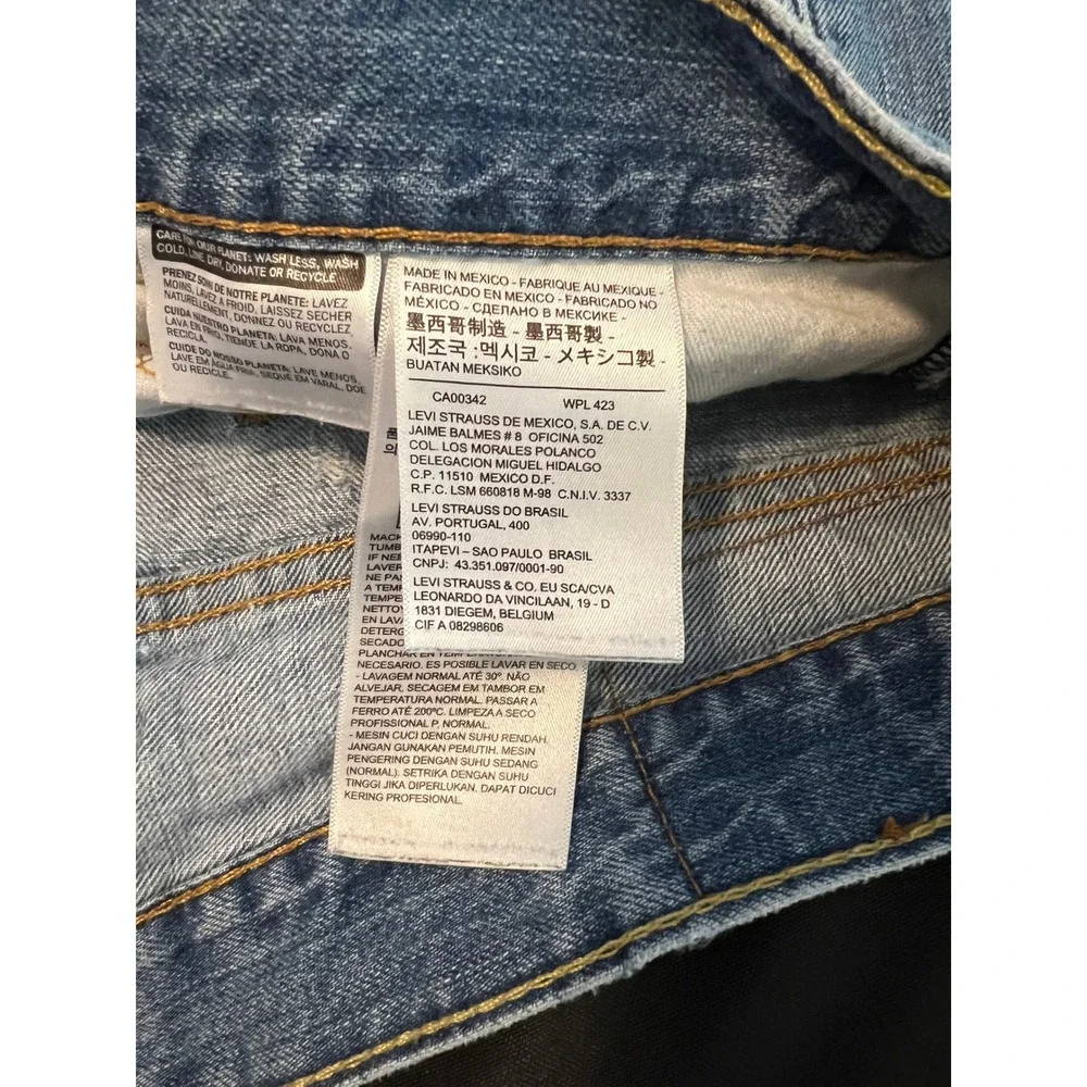 Levis Distressed Light Wash Straight Leg Jeans Raw Hem 100% Cotton 32x31